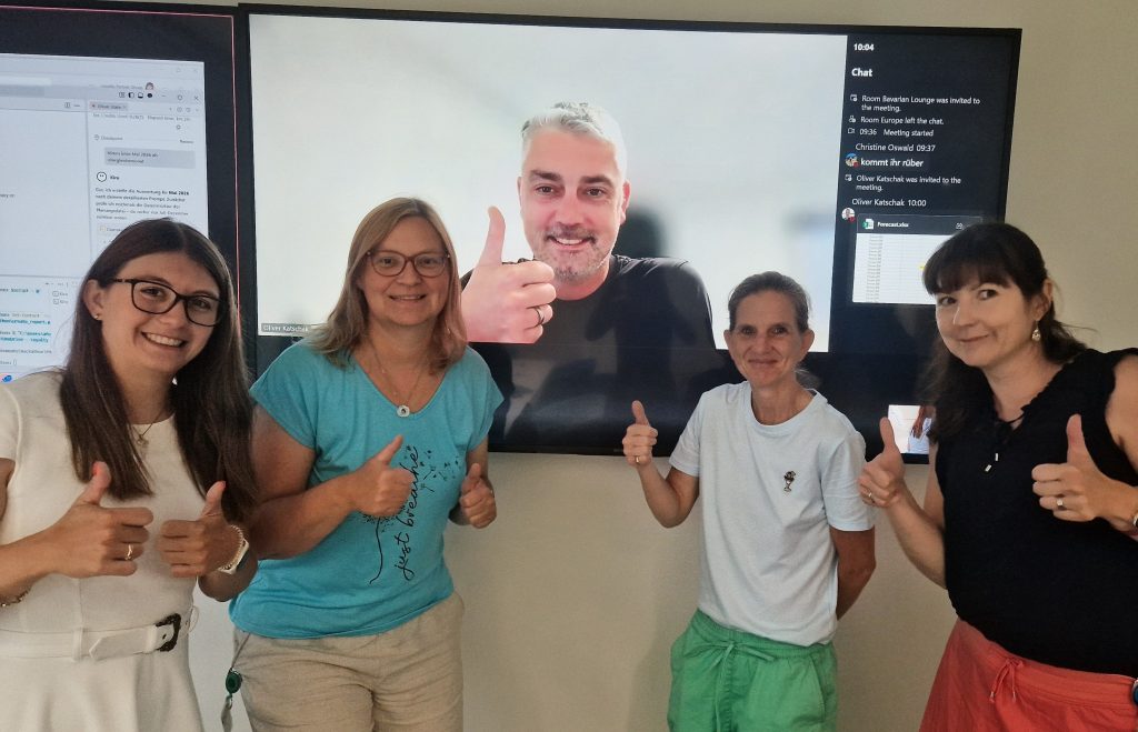 Team wors together onsite and online